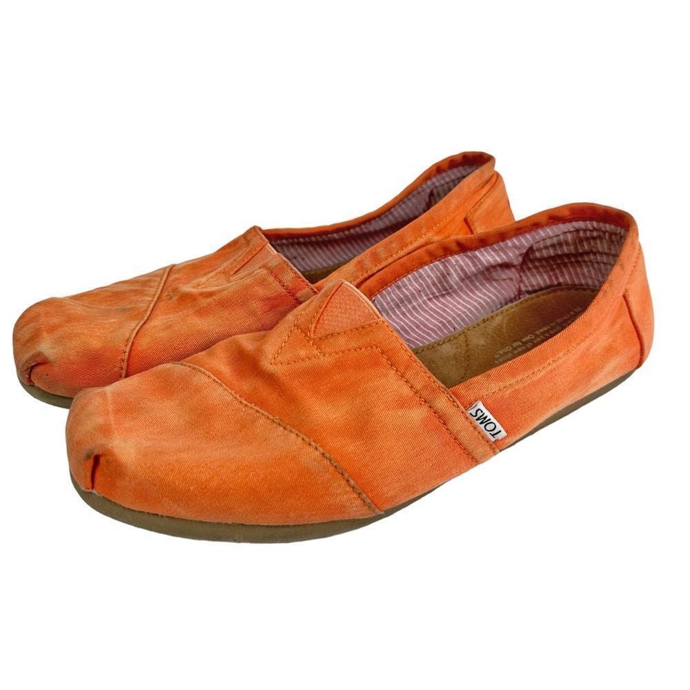 TOMS Men's Classic Canvas Slip-On Orange Washed Twill Loafer